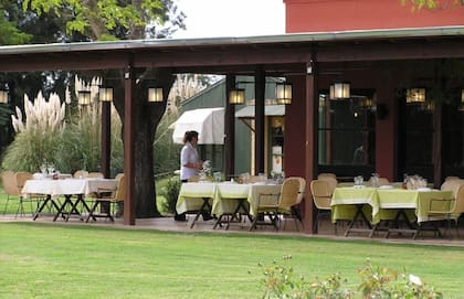 La Campiña cuenta con un restaurante donde se puede disfrutar de una variedad de platos. Se recomienda la reserva previa