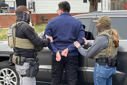 La cancelación de la expulsión es posible si se demuestra presencia continua por una década y otros criterios