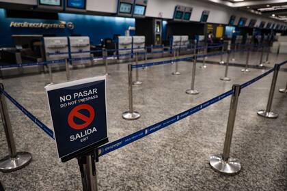 “La cancelación prevista afectará a cerca de 400 vuelos y aproximadamente 70.000 pasajeros tendrán que cancelar o modificar sus itinerarios", dice ALTA en un comunicado