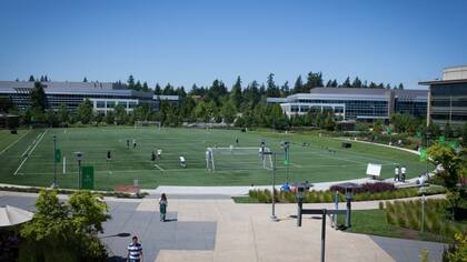 La cancha de fútbol, requisito obligado hoy en un campus de las grandes empresas