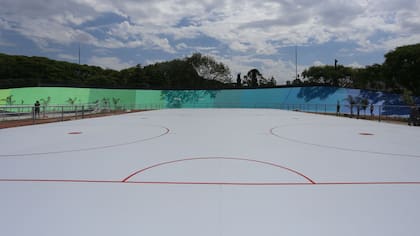La cancha de hockey de cemento