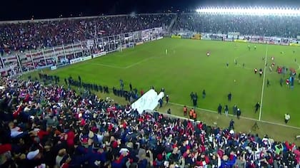 El estadio Nuevo Francisco Urbano, de Deportivo Morón, disputará los próximos tres partidos sin hinchas en sus populares y sólo podrán ingresar socios