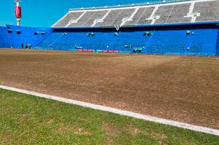 Vélez: otra derrota en un césped marrón y un fuerte reclamo de los hinchas a los dirigentes