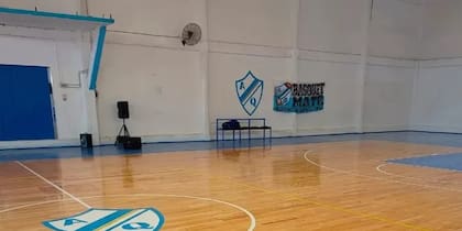 La cancha del club, funcional para basquet y handball