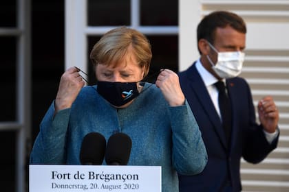 Angela Merkel y Emmanuel Macron. Los líderes de los 27 se reunirán mañana para abordar temas como el Brexit y el cambio climático