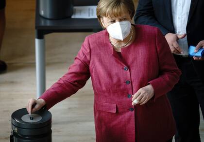 La canciller Angela Merkel fue cuestionada por el manejo de la pandemia