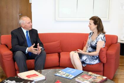 La canciller Diana Mondino recibió a Luis Barcos, candidato argentino a director General de la OMSA en enero pasado