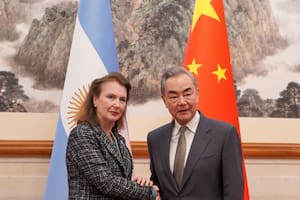 Sin despejar todas las dudas de Pekín, Diana Mondino se reunió con el canciller de China
