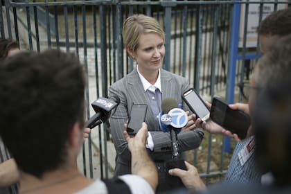 La candidata Cynthia Nixon hablo hoy con la prensa en Nueva York