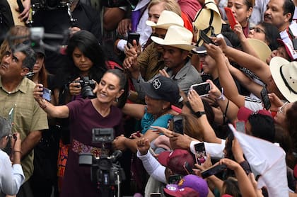 La candidata de Morena, Claudia Sheinbaum, en el Zócalo, en Ciudad de México. (Rodrigo OROPEZA / AFP)
