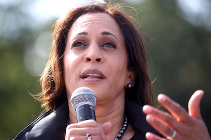 La candidata demócrata a la vicepresidencia, la senadora Kamala Harris, habla durante un evento de campaña en el Infinite Energy Center el 1 de noviembre de 2020 en Duluth, Georgia