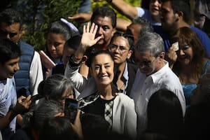 Tras el cierre de la votación más grande del país, el partido de López Obrador proclama ganadora a Sheinbaum