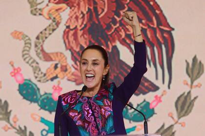 La candidata presidencial mexicana Claudia Sheinbaum Pardo da un mensaje a sus partidarios para celebrar su victoria después de recibir los resultados preliminares de las elecciones generales de México.