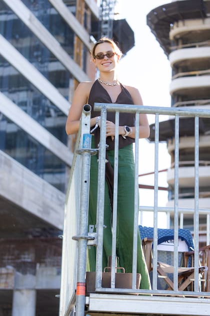 La cantante Chule von Wernich alentó a su novio, Bartolomé Castagnola, desde el palenque de La Natividad La Dolfina