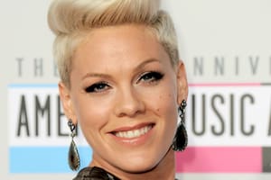 Pink se conmovió con un cartel de una fan y paró su show para consolarla