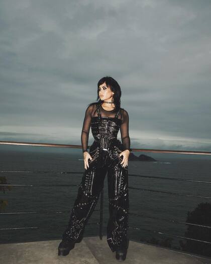 La cantante Demi Lovato ha sabido reinventarse a lo largo de su carrera tras superar diversas adversidades