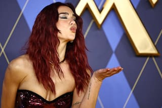 El beso de Dua Lipa, el retorno de “la chica de rosa” y el juego de gemelas de Reese Witherspoon con su hija
