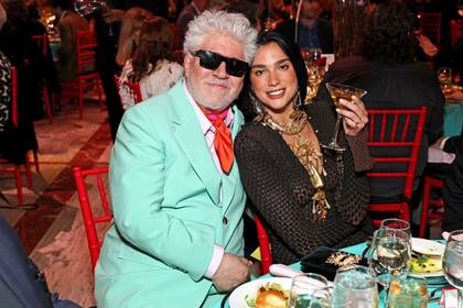 La cantante Dua Lipa y figuras como Rossy de Palma y John Turturro participaron de la gala en homenaje al cineasta manchego