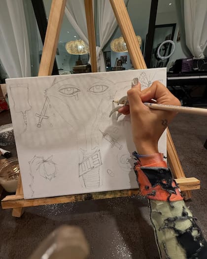 La cantante eligió el arte como vía para canalizar el dolor (Captura: Instagram @aca_me_expreso_diferente)