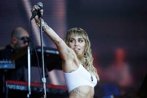 Miley Cyrus y su emotivo homenaje a Amy Winehouse