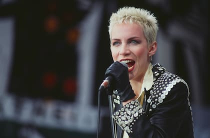 La cantante escocesa Annie Lennox actuando con Eurythmics en el concierto por Mandela, en Wembley, el 11 de junio de 1988