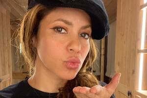 La cantante fue grabada en el aeropuerto de Barcelona y se mostró sonriente ante los paparazzi. (Foto Instagram @shakira)