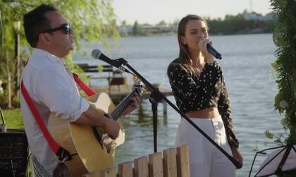 La cantante que conmocionó a Pampita en el bautismo de Anita