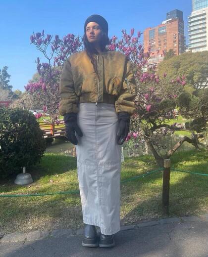 La cantante Rosalía en el Jardín Japonés de Buenos Aires. "Parece que tenía muy poco tiempo libre entre recitales, pero quería ver las flores de sakura y en el Jardín tienen la orden de no dejar pasar a nadie, sea quien sea. Me tuvieron que hinchar mucho para dejarla pasar, no sabía quién era"