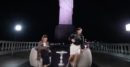 La cantante se paró de su silla al ver el insecto