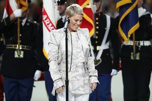 Super Bowl 2018: Pink cantó el himno engripada y causó polémica en las redes