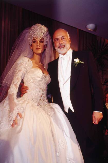 La cantante y su marido, René Angelil, en el día de su casamiento