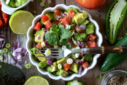 La cantidad de calorías que cada uno necesita incorporar a diario es relativa y varía de acuerdo a la edad, el sexo, la altura, el peso, el estilo de vida y la composición corporal