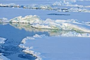 La capa de hielo del Ártico se reduce velozmente, lo que facilita el acceso a los recursos naturales, Foto: archivo