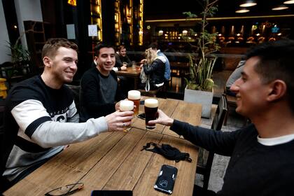 La capacidad de cada local debe ser de hasta el 45% de la superficie