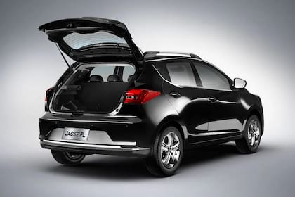 La capacidad del baúl alcanza los 450 litros