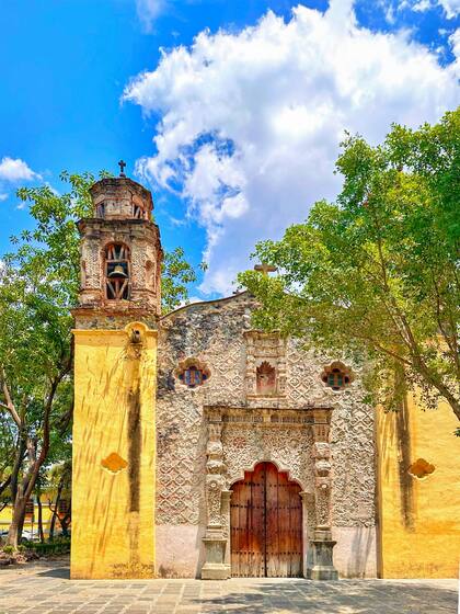 La capilla de la Conchita, construida por orden del conquistador Hernán Cortés a principios del siglo XVI, cuando habitaba en Coyoacán.