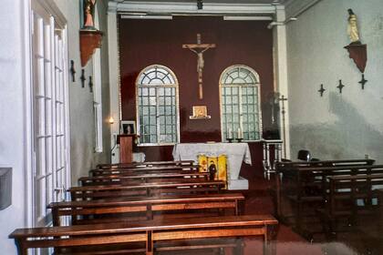 La capilla del colegio San Marón fungió como la única representación de la Iglesia maronita por 100 años. Los eventos multitudinarios se realizaban en el patio del colegio, ya que muy pocos feligreses podían entraban en la capilla