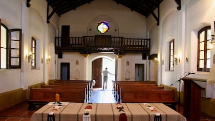 La capilla es sobria y acogedora.