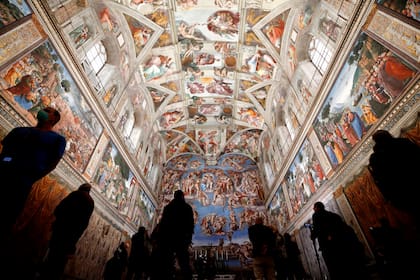 La Capilla Sixtina, con frescos de Miguel Ángel, se queda sin turistas y se prepara para recibir a los cardenales