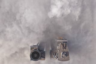 La capital de Bosnia pide mantener a los niños en interiores debido a una niebla contaminada