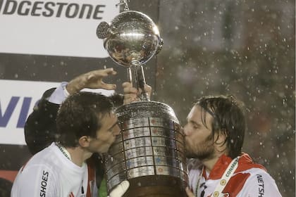 La capitanía compartida y el beso a la Libertadores 2015 con Fernando Cavenaghi. River campeón