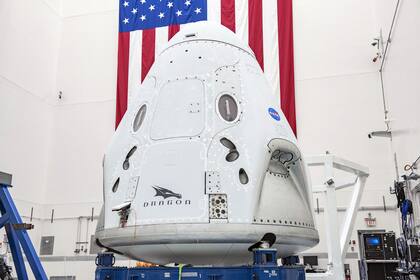 La cápsula Dragon ahora transportará a dos astronautas rumbo a la Estación Espacial Internacional, una misión que permitirá validar las prestaciones de SpaceX en esta nueva etapa de exploración espacial de la NASA junto a compañías privadas