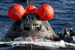 Artemis II: así fue el impactante amerizaje la cápsula en las costas de California