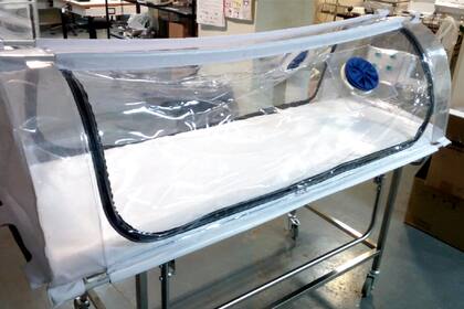 La cápsula para transportar enfermos de coronavirus creada en San Juan por técnicos y bioingenieros del Servicio de Ingeniería Clínica del Hospital Guillermo Rawson