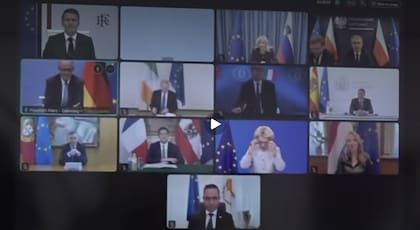 La captura de la reunión virtual con jefes de Estado europeos publicada por el gobierno de Macron