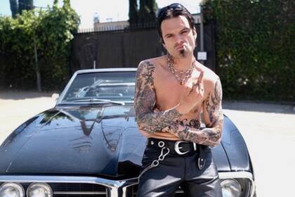 La caracterización del actor rumano-estadounidense es asombrosa.