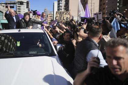 La caravana presidencial en Lomas