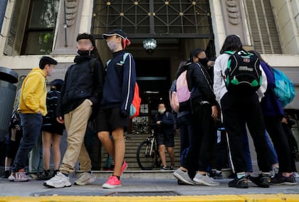 La carga horaria de los alumnos, un factor clave a la hora de pensar los años de secundaria