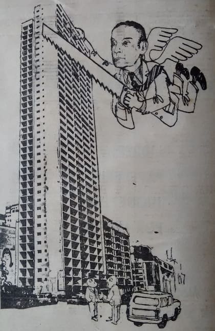 La caricatura de algo que nunca iba a pasar: el intendente recorta los 4 pisos no autorizados -pero ya construidos y vendidos- del edificio