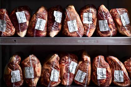 La carne argentina tiene un prestigio internacional, basado en la buena genética y las condiciones agroecológicas, en mercados maduros, lo que abre una oportunidad en la medida de que se puede avanzar en acciones para potenciar la marca país. 